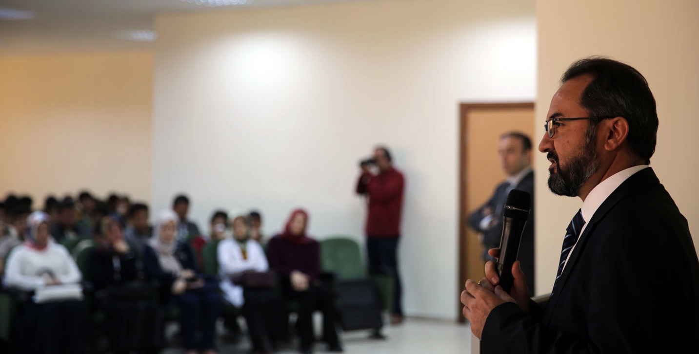 Rektör Aydınlı Anadolu İmam Hatip Lisesi Kariyer Günlerine Katıldı