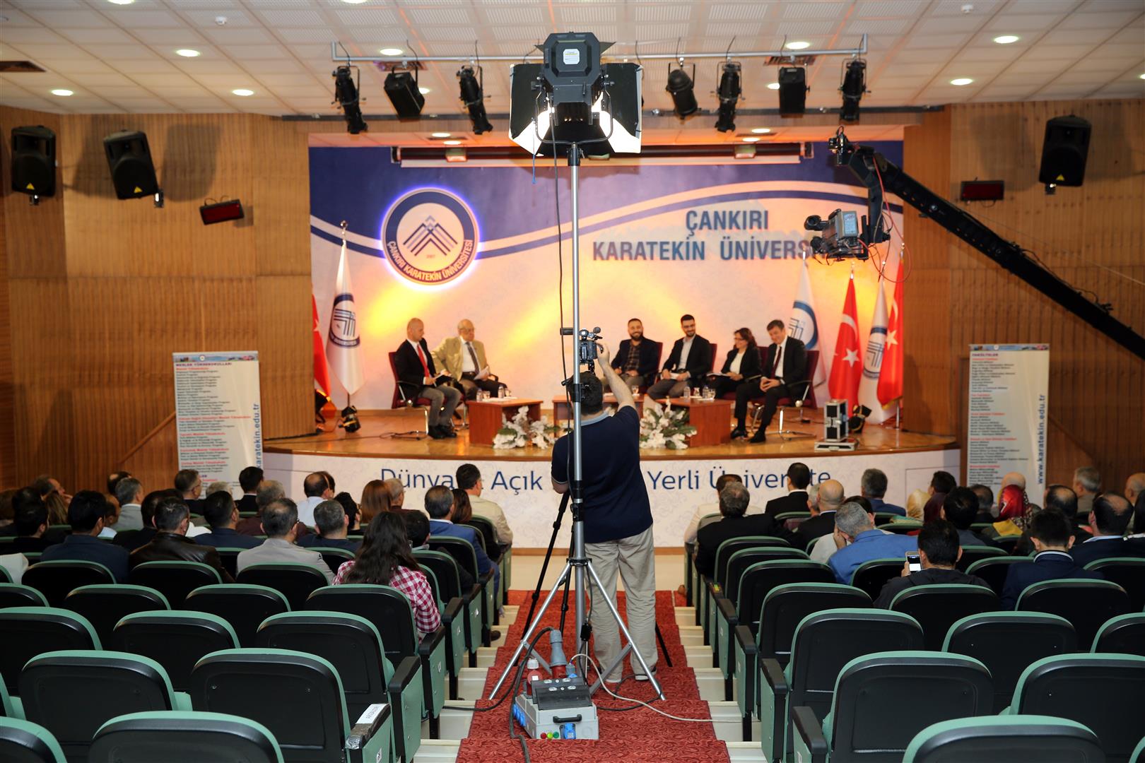 Kanal A TV Üniversitemizden Canlı Yayın Yaptı (Katar Krizi Değerlendirildi)