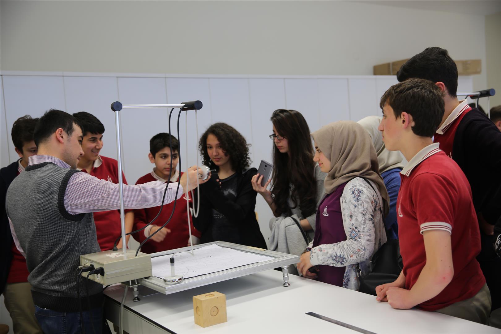 İmam Hatip Lisesi Öğrencilerinden Fizik Bölümüne Teknik Gezi