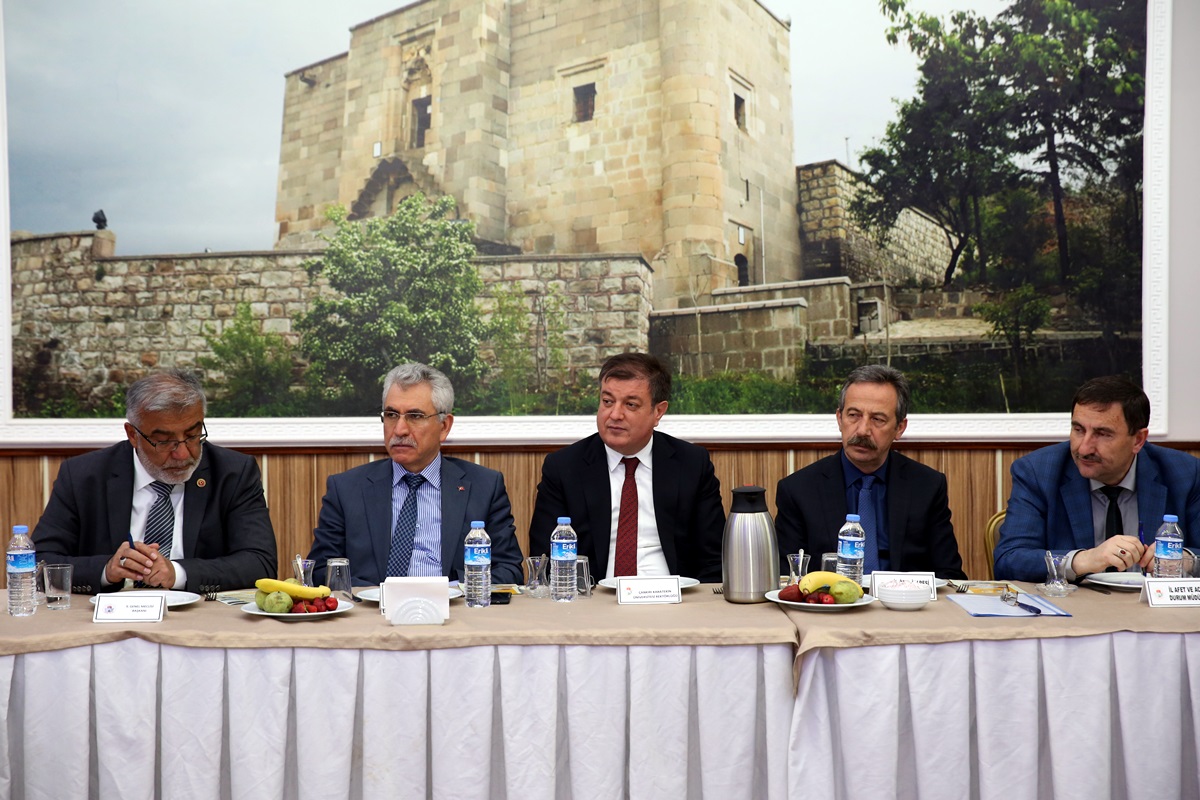 Rektör Ayrancı İl Koordinasyon Kurulu Toplantısında Gönüllü İtfaiyecilik Kursunun Önemine Vurgu Yaptı 