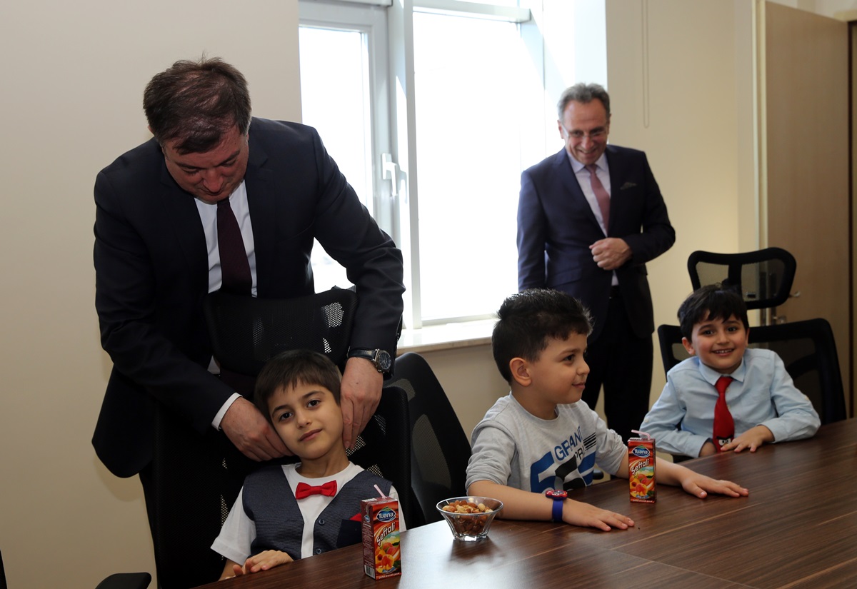 Anasınıfı Öğrencilerinden Rektör Ayrancı’ya 23 Nisan Ulusal Egemenlik ve Çocuk Bayramı Ziyareti