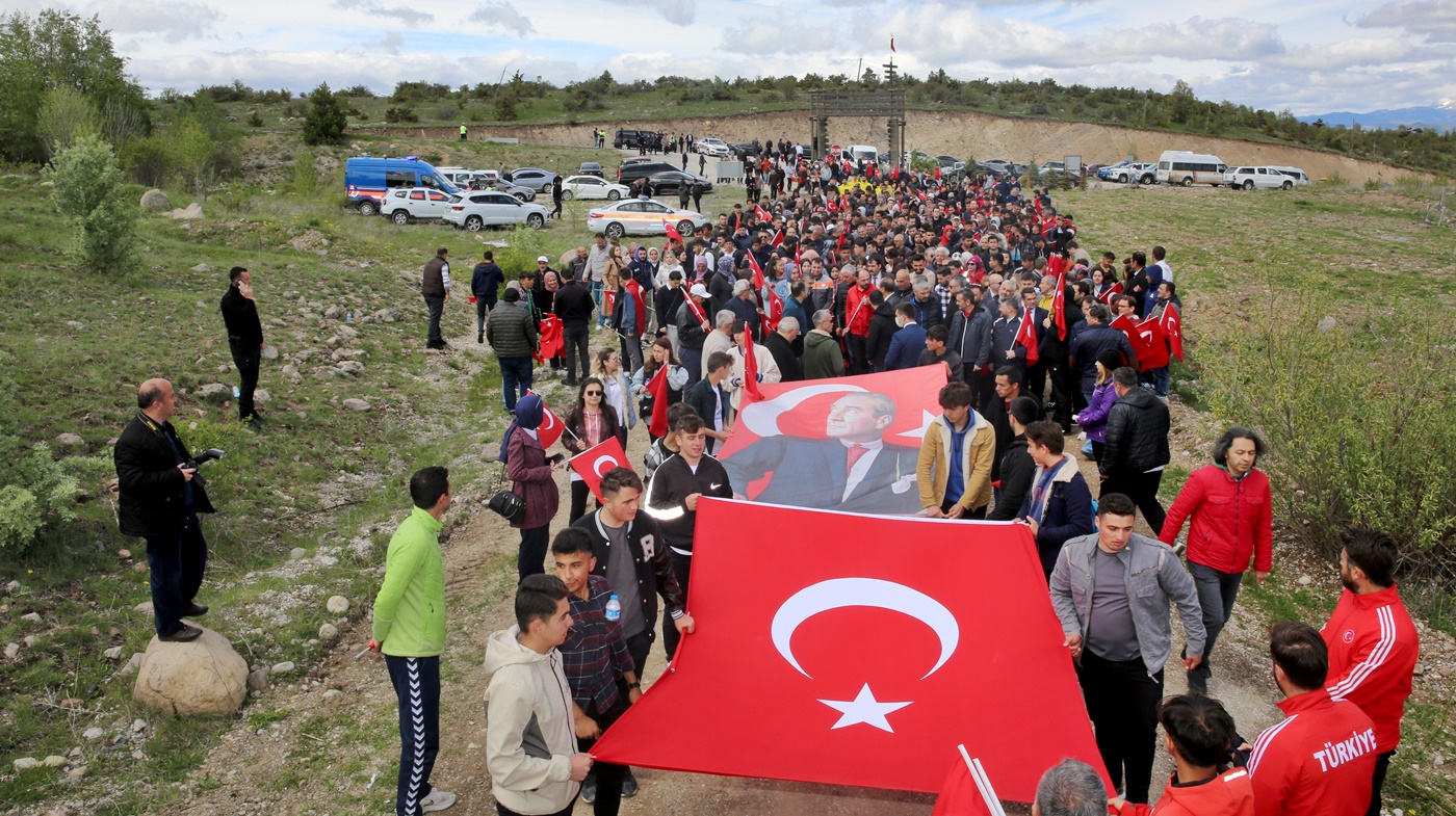 Atatürk ve İstiklal Yolu Kahramanlarına Saygı Yürüyüşü Gerçekleştirildi