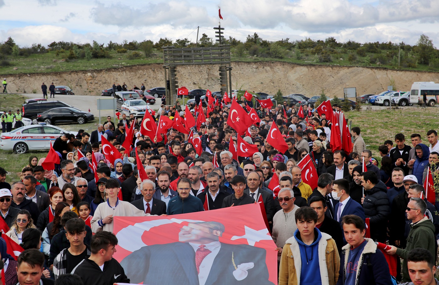 Atatürk ve İstiklal Yolu Kahramanlarına Saygı Yürüyüşü Gerçekleştirildi